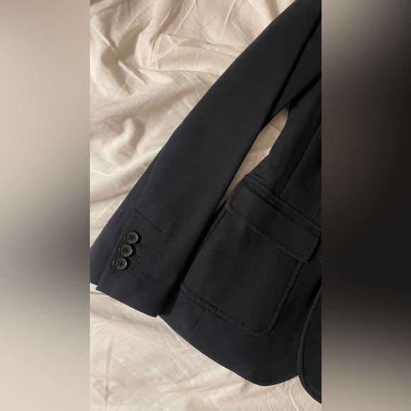 Skirted suit by banana republic the colour is dark navy - Picture 2 of 7